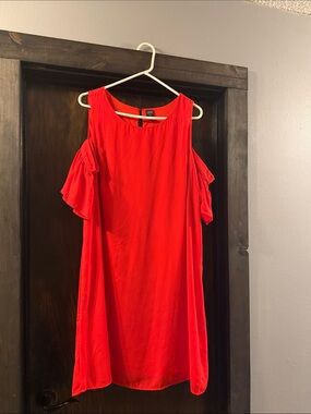 Women's Red Cold-Shoulder Shift Dress